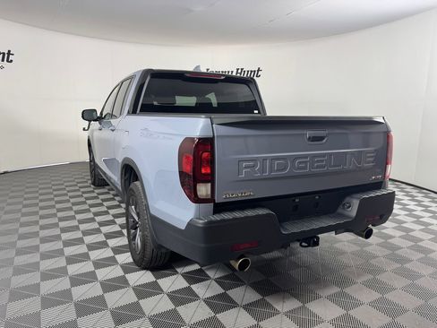 Used 2025 Honda Ridgeline Sport image 7