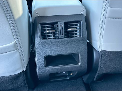 New 2025 Mitsubishi Outlander SE image 19