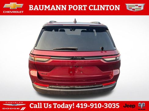 Used 2024 Jeep Grand Cherokee Altitude AWD/4WD image 5