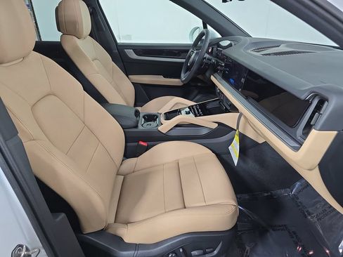 Certified 2026 Porsche Cayenne AWD/4WD image 27