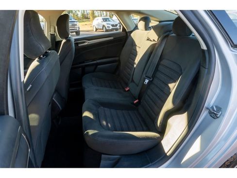 Used 2017 Ford Fusion SE image 13
