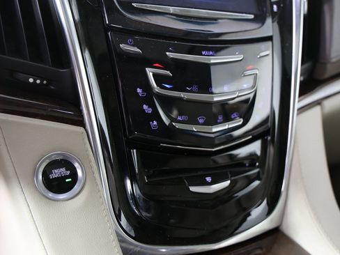 Used 2016 Cadillac Escalade Luxury image 8