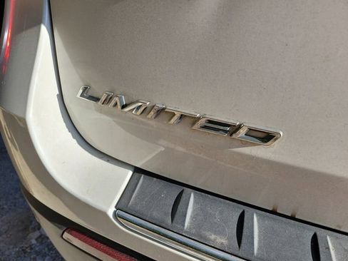 Used 2022 Ford Explorer Limited w/ Equipment Group 301A RWD image 9