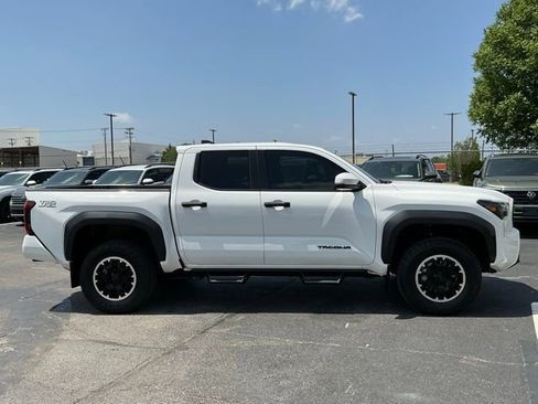 Used 2024 Toyota Tacoma TRD Off-Road w/ TRD Off Road Upgrade Package AWD/4WD image 2
