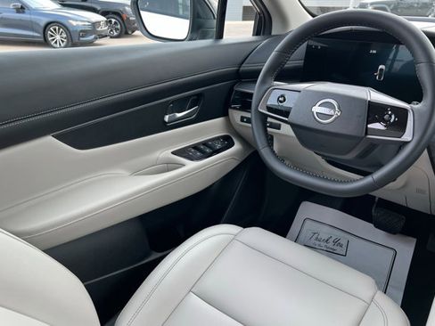 Certified 2025 Nissan Murano SV image 11