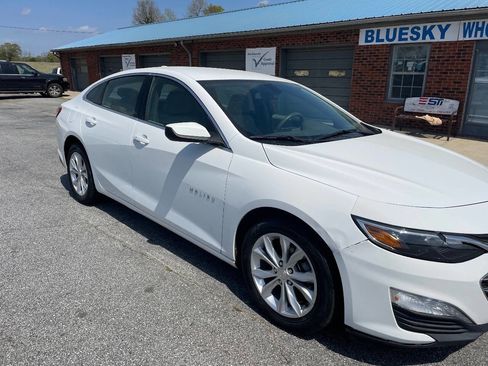 Used 2022 Chevrolet Malibu LT image 2
