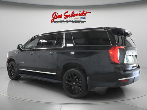 Used 2023 GMC Yukon XL SLT w/ SLT Premium Package AWD/4WD image 4