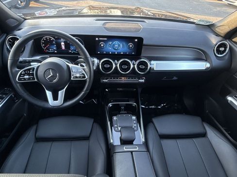 Used 2023 Mercedes-Benz GLB 250 4MATIC w/ Premium Package image 23