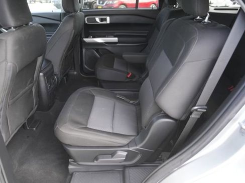 Used 2024 Ford Explorer XLT image 12