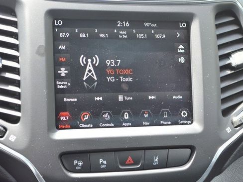 Used 2023 Jeep Cherokee Altitude Lux image 31