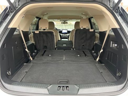 Used 2023 Ford Explorer XLT image 31