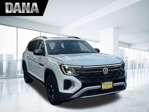 Used 2024 Volkswagen Atlas Peak Edition SE AWD/4WD image 1
