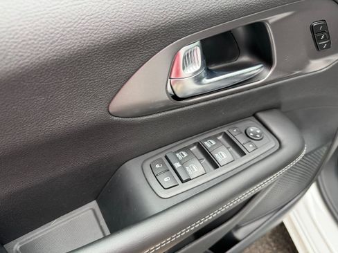 New 2026 Chrysler Pacifica Select image 18