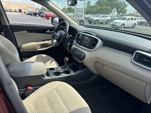 Used 2016 Kia Sorento AWD w/ LX Convenience Package image 8