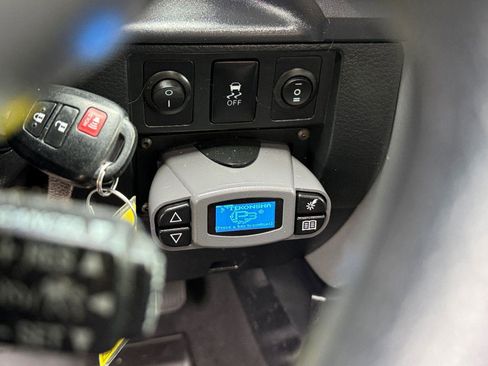 Used 2018 Toyota Tundra SR5 AWD/4WD image 25