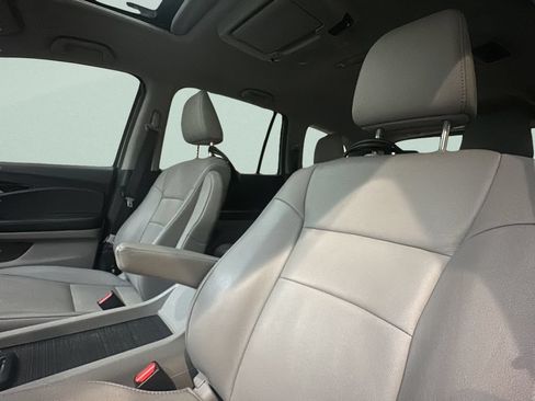 Used 2019 Honda Pilot Touring image 11