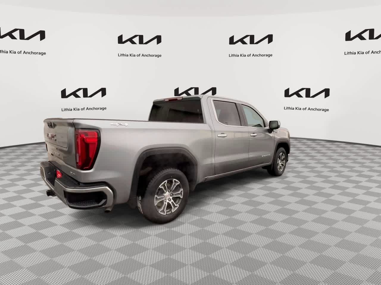 Used 2025 GMC Sierra 1500 SLT AWD/4WD image 8