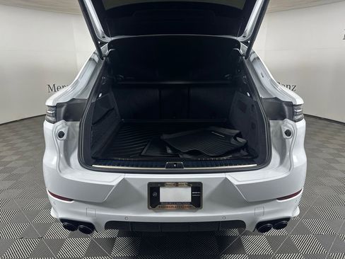 Used 2025 Porsche Cayenne Coupe AWD/4WD image 18