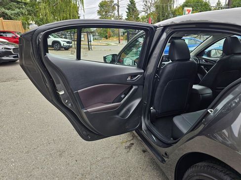 Used 2018 MAZDA MAZDA3 Grand Touring FWD image 16