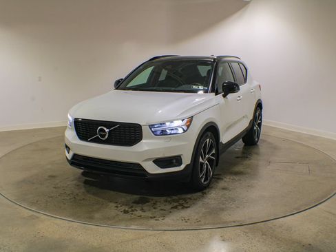 Used 2022 Volvo XC40 T5 R-Design w/ Climate Package AWD/4WD image 1
