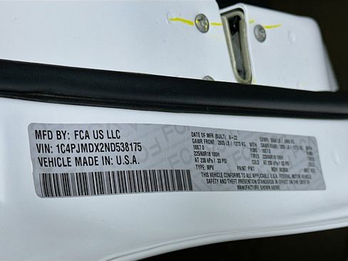 Used 2022 Jeep Cherokee Limited w/ Mopar Interior Package image 12