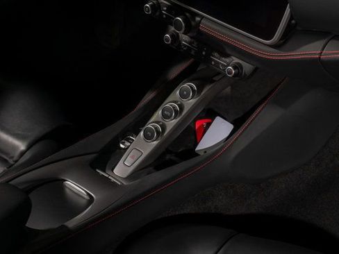 Used 2019 Ferrari Portofino image 15