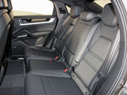 New 2026 Porsche Cayenne Coupe image 34