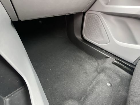 Used 2023 GMC Terrain SLE w/ Driver Convenience Package image 19