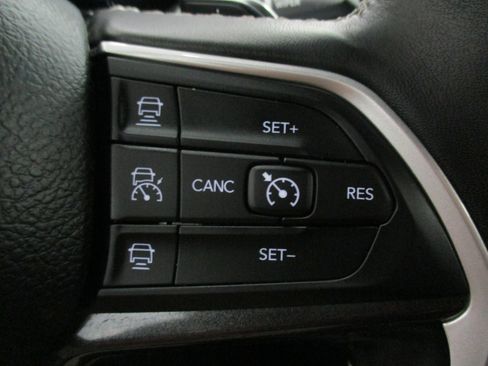 Used 2022 Jeep Grand Cherokee Altitude image 23