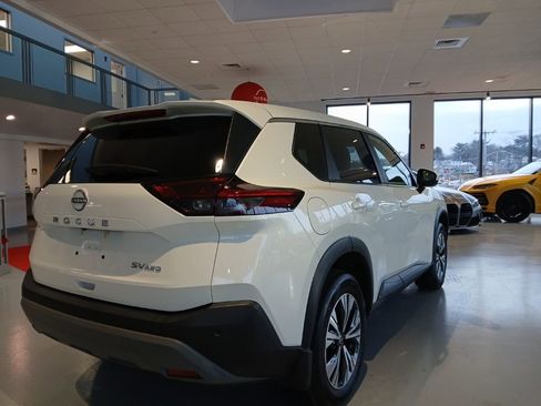 Used 2023 Nissan Rogue SV image 5