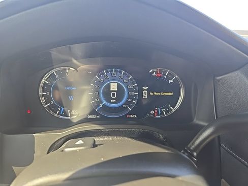 Used 2019 Cadillac Escalade Premium Luxury AWD/4WD image 16