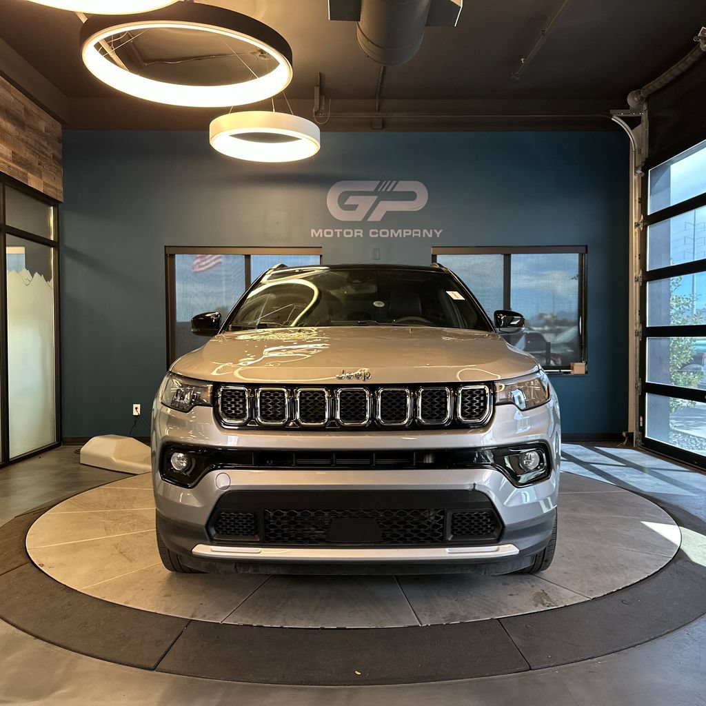 Used 2023 Jeep Compass Limited w/ Sun and Sound Group AWD/4WD image 8