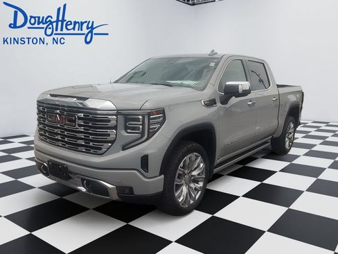 Used 2025 GMC Sierra 1500 Denali w/ Denali Reserve Package AWD/4WD image 1