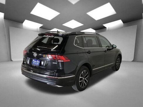 Used 2021 Volkswagen Tiguan SE w/ Panoramic Sunroof Package image 4