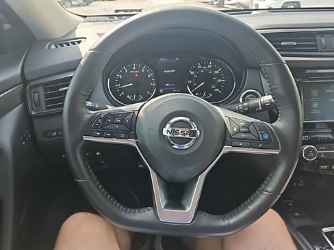 Used 2019 Nissan Rogue SV w/ Premium Package image 18