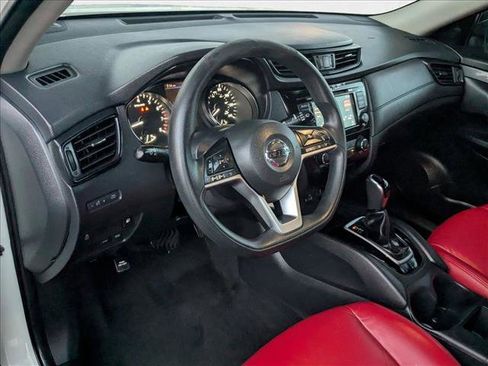 Used 2018 Nissan Rogue S image 10
