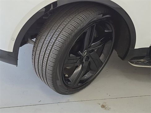 Used 2025 Land Rover Discovery Dynamic SE image 33