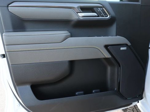 Used 2025 Chevrolet Silverado 1500 ZR2 w/ Technology Package image 12