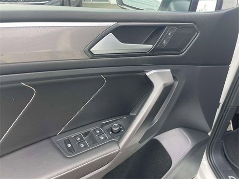 Used 2022 Volkswagen Tiguan SE R-Line image 17