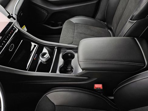New 2026 Jeep Grand Cherokee Altitude RWD image 21