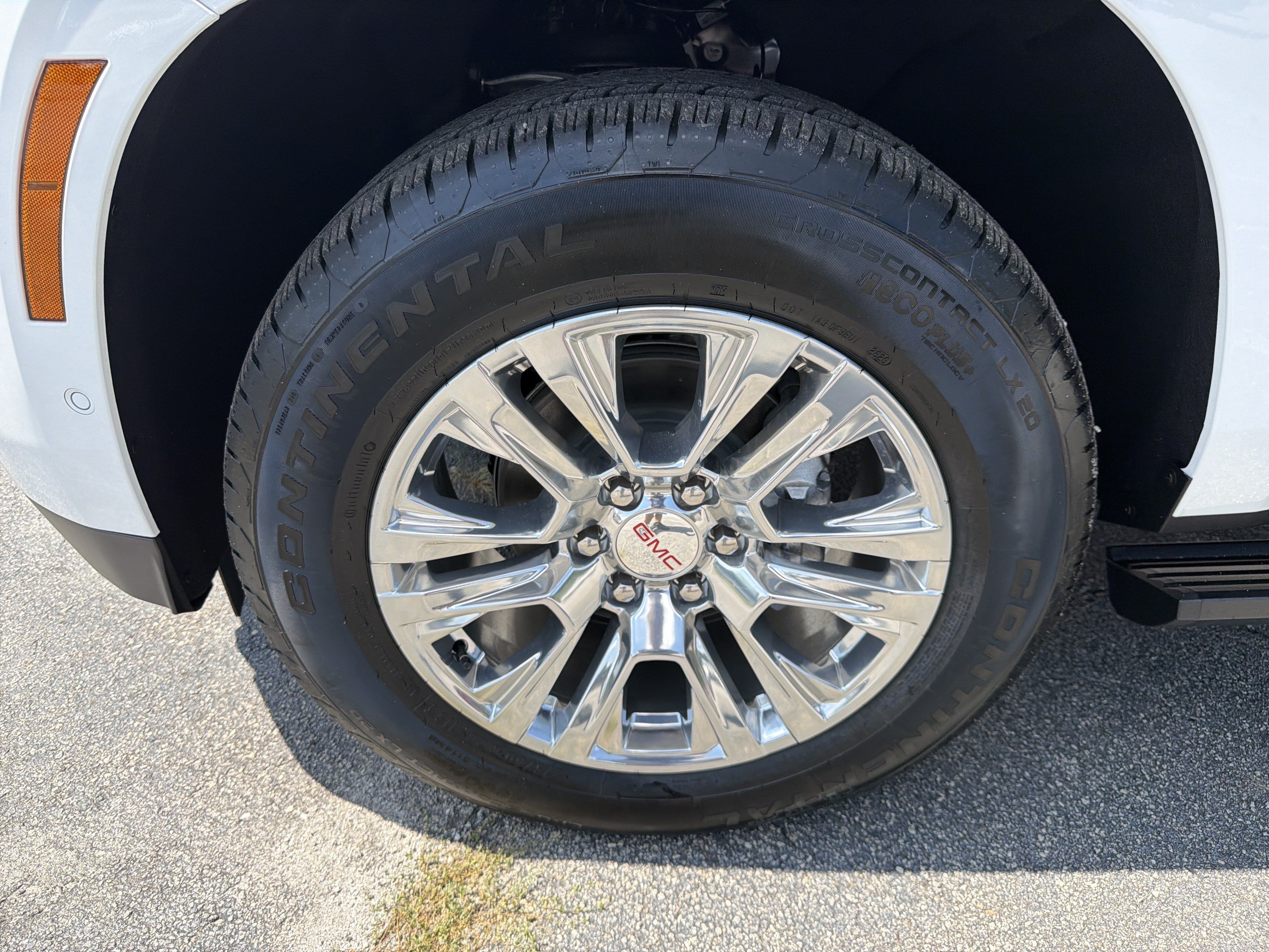 New 2026 GMC Yukon Denali w/ Sun & Power Step Package AWD/4WD image 12