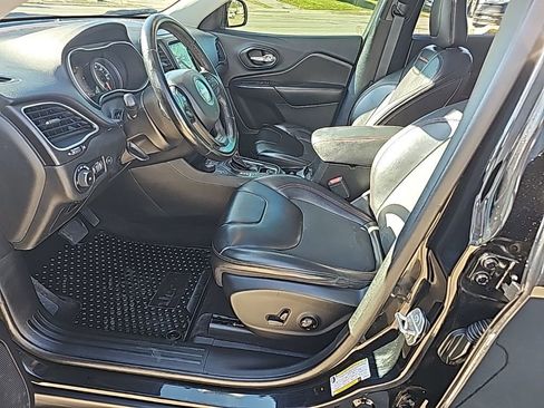 Used 2019 Jeep Cherokee Trailhawk w/ Comfort/Convenience Group image 14