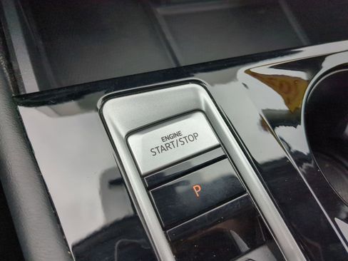 Used 2024 Volkswagen Atlas SE image 21