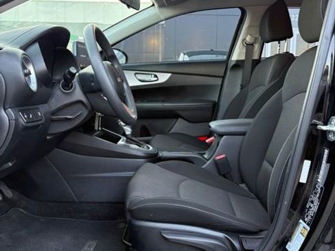 Used 2022 Kia Forte LXS w/ LXS Technology Package image 5