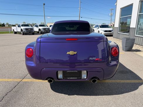 Used 2004 Chevrolet SSR w/ Preferred Equipment Group RWD image 9