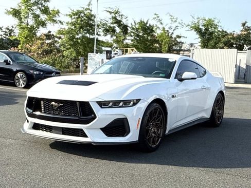 Used 2025 Ford Mustang GT Premium w/ GT Performance Package RWD image 6