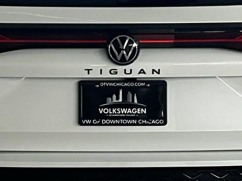 Used 2025 Volkswagen Tiguan SE R-Line AWD/4WD image 37