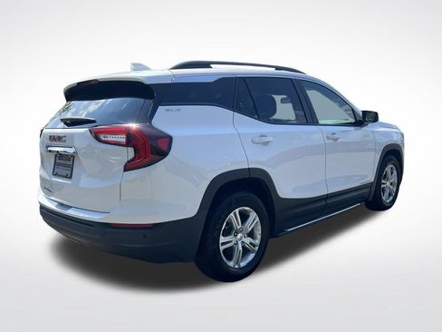 Used 2024 GMC Terrain SLE w/ Driver Convenience Package FWD image 4
