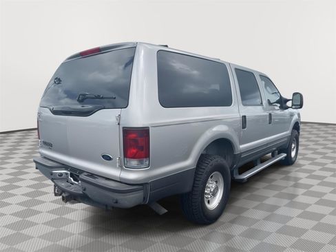 Used 2005 Ford Excursion XLT AWD/4WD image 5