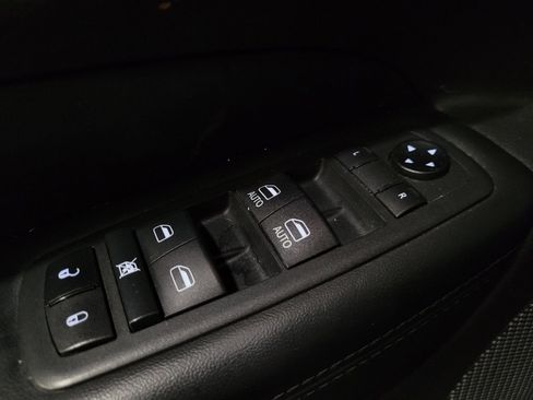 Used 2021 Jeep Grand Cherokee Laredo AWD/4WD image 27